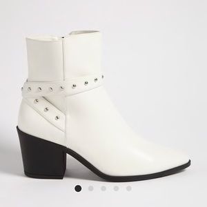 NWOT ankle boot pointed toe